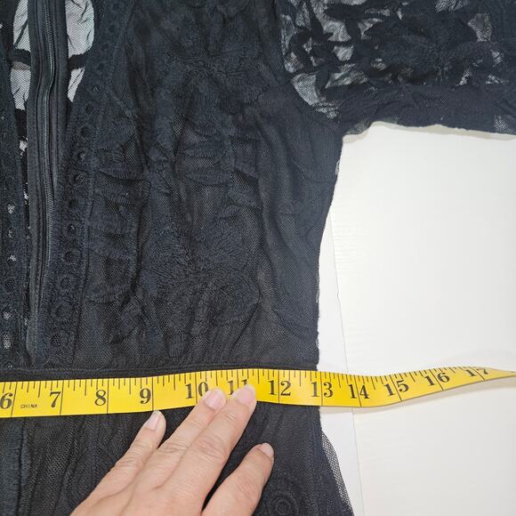 Lily Rain Romper Women Small Black Lace Floral Deep V Short Sleeve Boho Gothic - Picture 11 of 12